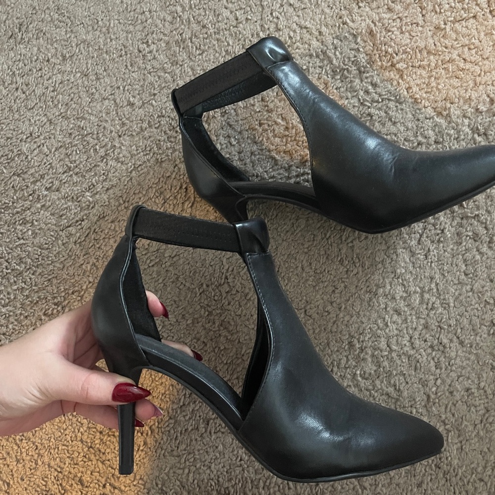 New Simply Vera Wang Black Heels 9.5